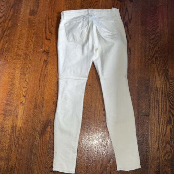 🤍J BRAND🤍NWOT Distressed Mid-Rise Super Skinny S29 Jeans in Divo/Ecru color. - Picture 5 of 6